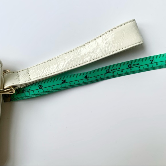 Nee HOBO International White Quilted Patent Glazed Leather Wristlet Wallet - Picture 10 of 12